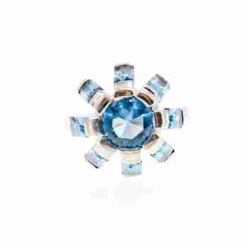 Sky Jewelry Серебряное кольцо с камнями голубая шпинель  Цветок