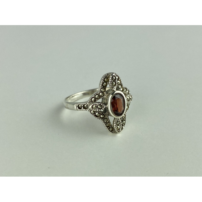 Sky Jewelry Серебряное кольцо с Альмандином и Марказитом