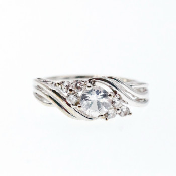 Sky Jewelry Серебряное кольцо 925 пробы с белым сапфиром   Любовь