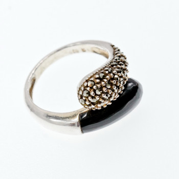 Sky Jewelry Кольцо из серебра с ониксом и камнями марказит  Очарование 33