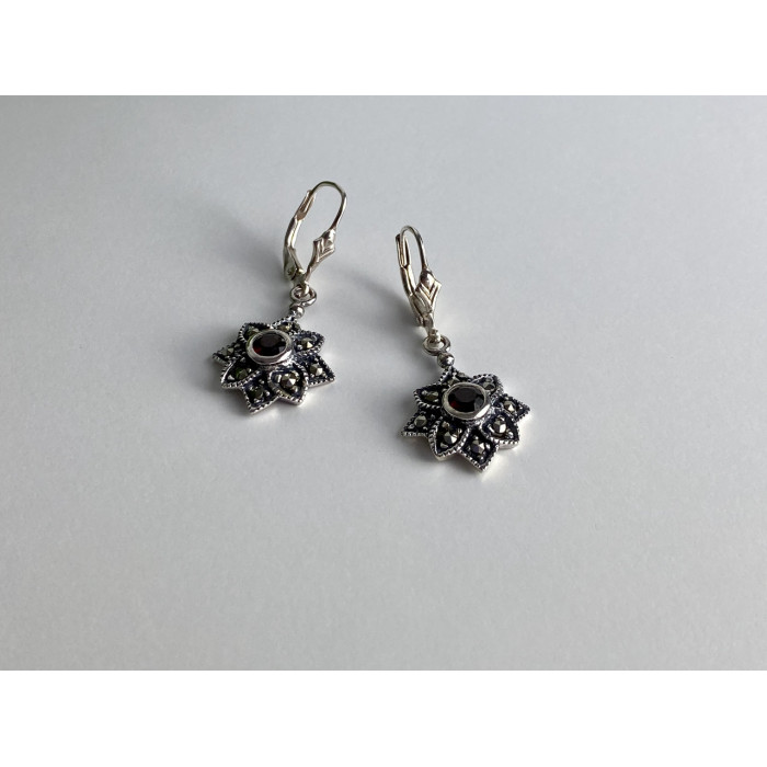 Sky Jewelry Серебряные серьги с камнями гранат и марказит   Цветы