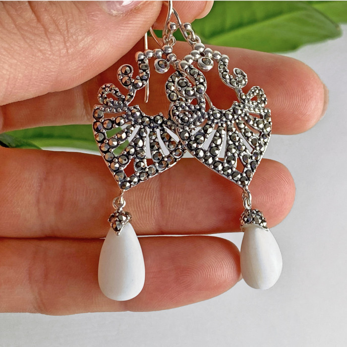 Sky Jewelry Серебряные серьги с перламутром и марказитом   Восторг