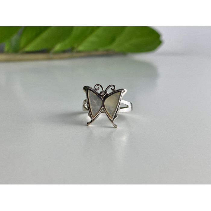 Sky Jewelry Серебряное кольцо с перламутром  Бабочка