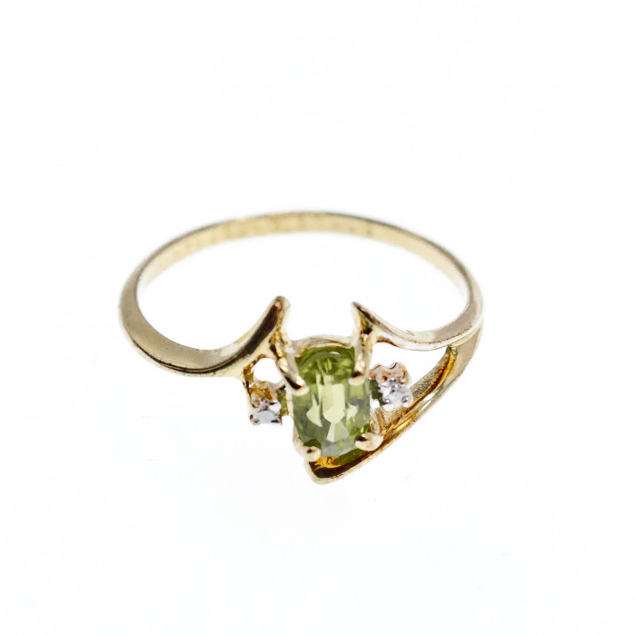 Sky Jewelry Золотое кольцо с хризолитом и бриллиантами  Наслаждение