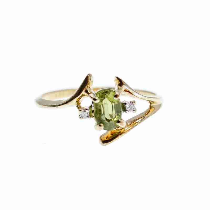 Sky Jewelry Золотое кольцо с хризолитом и бриллиантами  Наслаждение