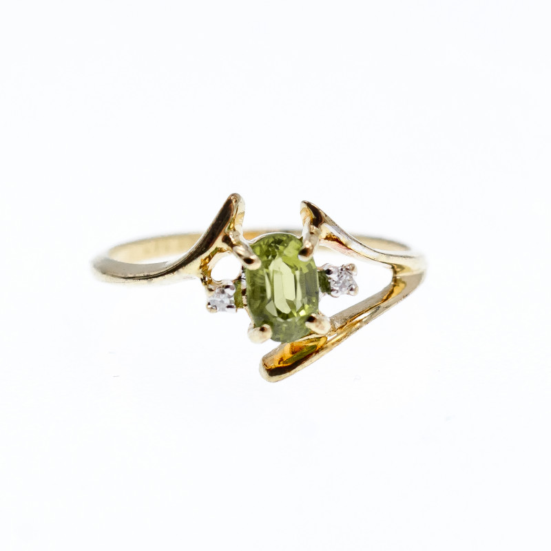 Sky Jewelry Золотое кольцо с хризолитом и бриллиантами  Наслаждение