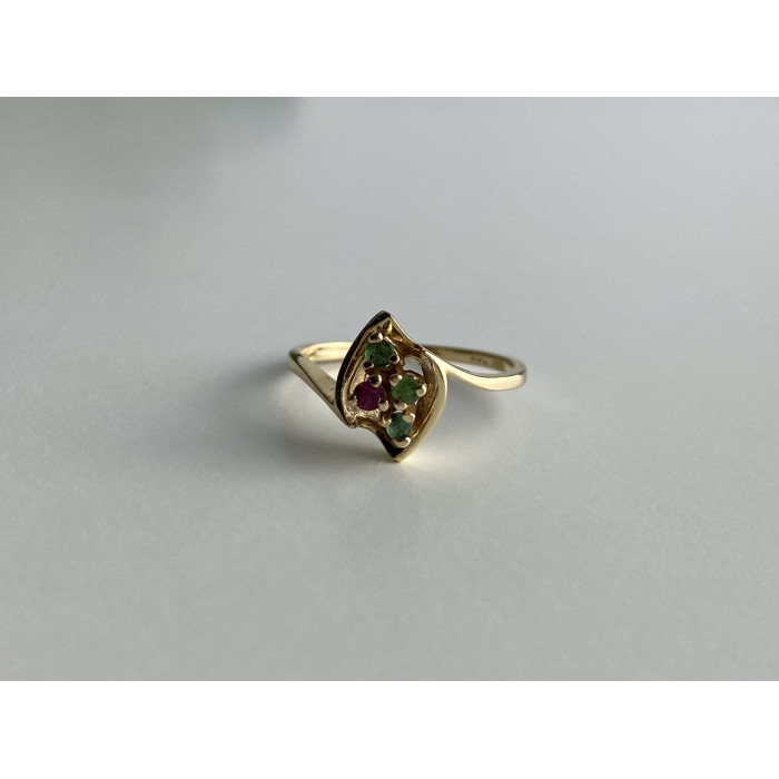 Sky Jewelry Золотое кольцо с изумрудами и рубином   Сладость