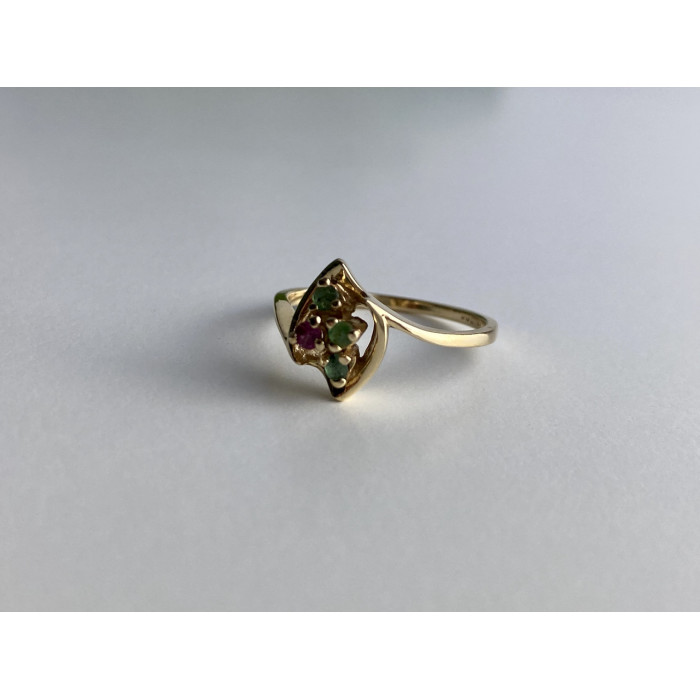 Sky Jewelry Золотое кольцо с изумрудами и рубином   Сладость