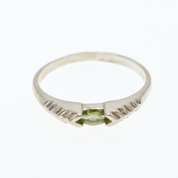 Sky Jewelry Серебряное кольцо с хризолитом  Классика