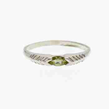 Sky Jewelry Серебряное кольцо с хризолитом  Классика