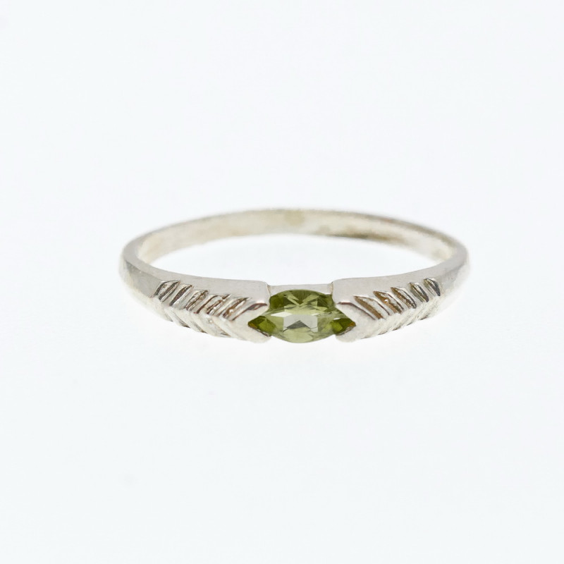 Sky Jewelry Серебряное кольцо с хризолитом  Классика