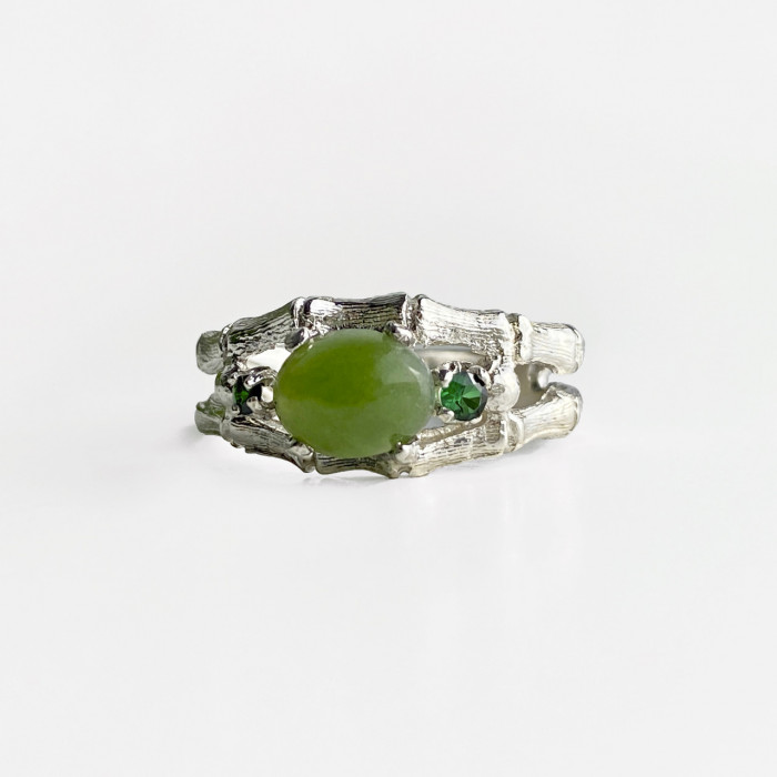 Sky Jewelry Серебряное кольцо с зеленым нефритом и изумрудами