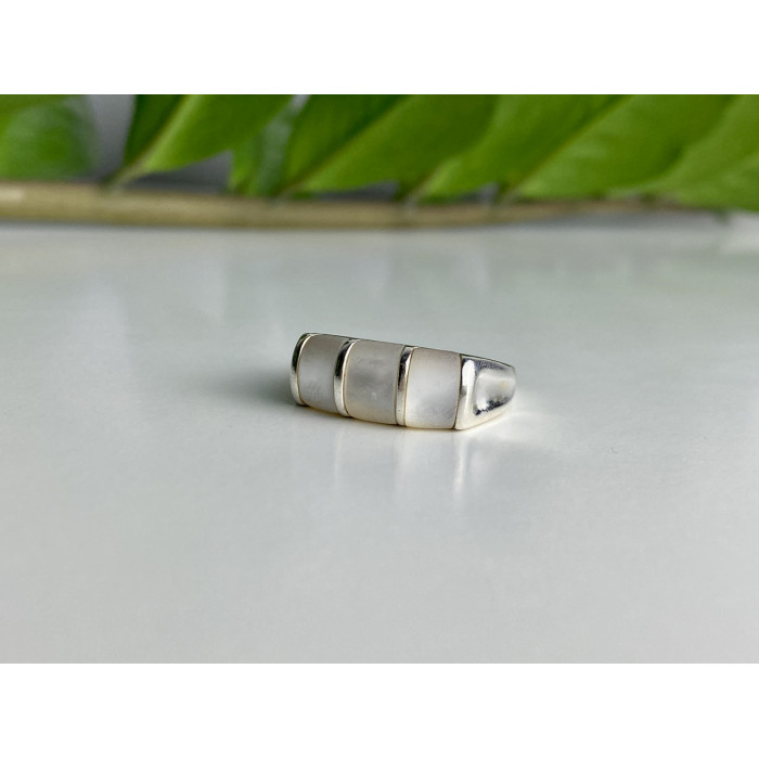 Sky Jewelry Серебряное кольцо с перламутром   Невесомость