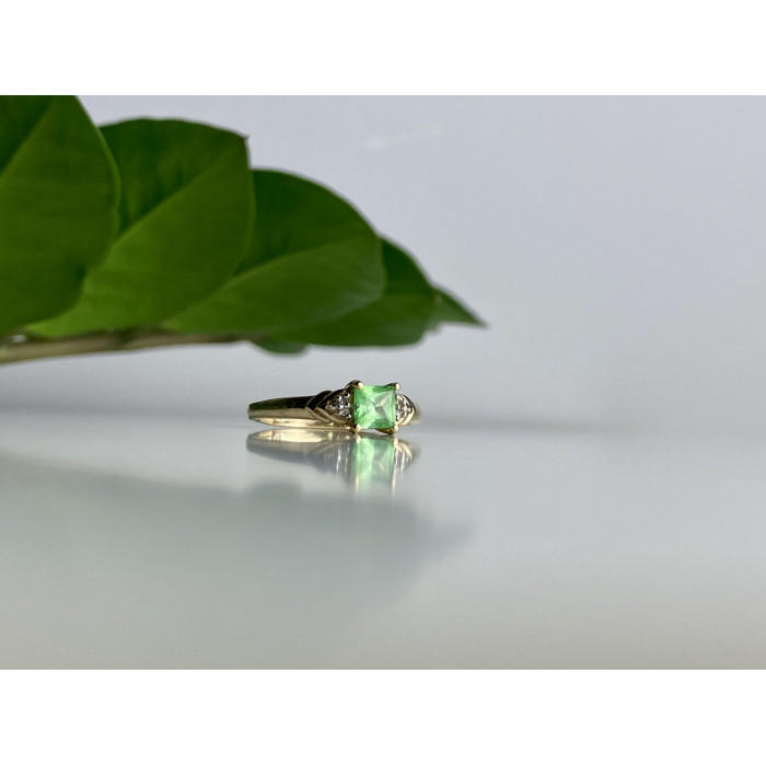 Sky Jewelry Золотое кольцо с камнями цаворит и бриллиантами  Очарование