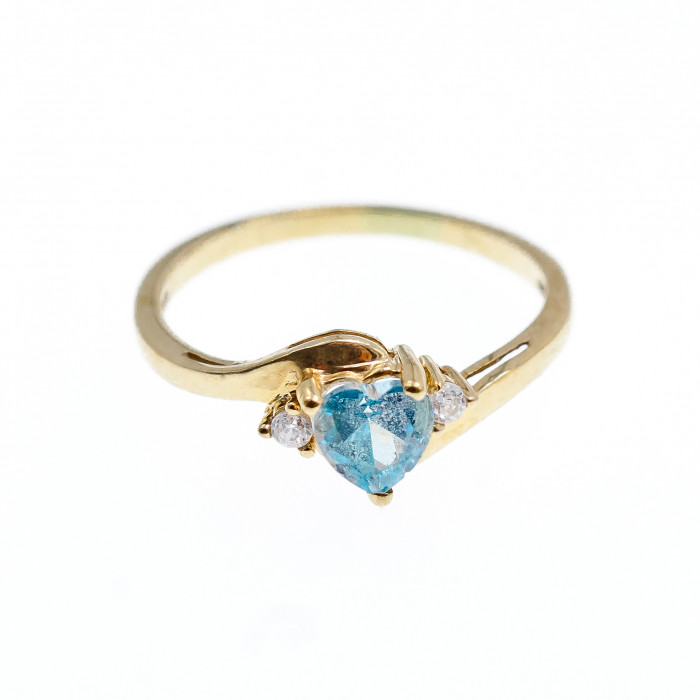 Sky Jewelry Золотое кольцо с голубым и белым топазом  Сердце