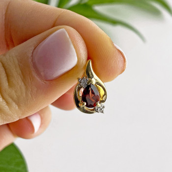 Sky Jewelry Золотой кулон с гранатом и бриллиантами