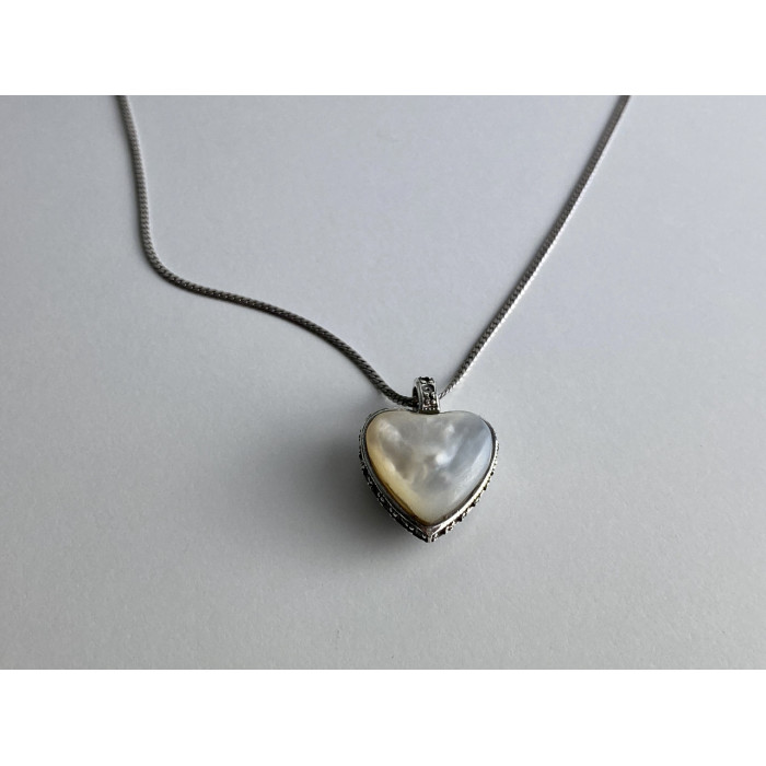 Sky Jewelry Серебряное цепочка с кулоном камни нефрит и перламутр  Сердце