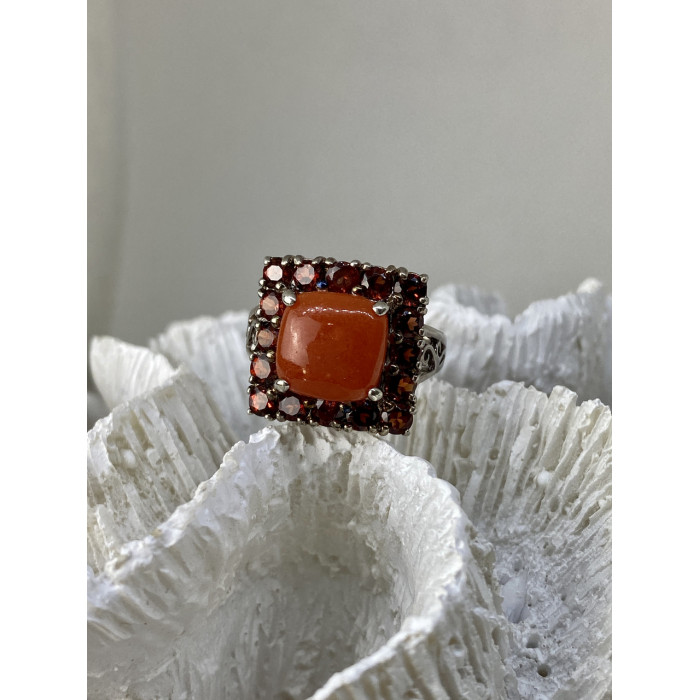 Sky Jewelry Кольцо из серебра с янтарем и гранатом  Восхищение