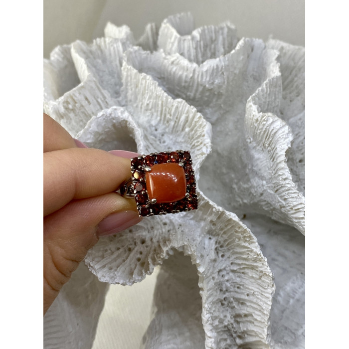 Sky Jewelry Кольцо из серебра с янтарем и гранатом  Восхищение
