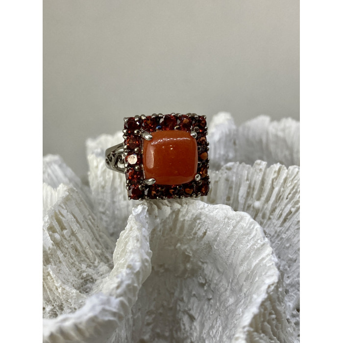Sky Jewelry Кольцо из серебра с янтарем и гранатом  Восхищение