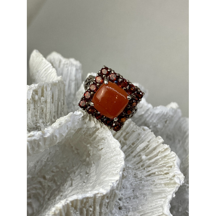 Sky Jewelry Кольцо из серебра с янтарем и гранатом  Восхищение