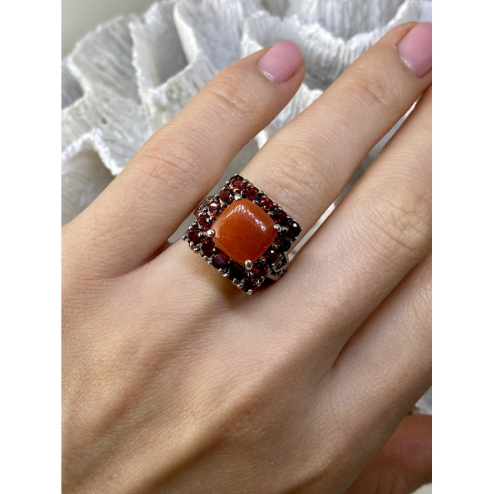 Sky Jewelry Кольцо из серебра с янтарем и гранатом  Восхищение