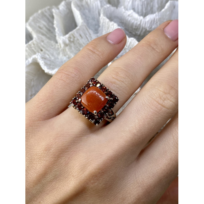 Sky Jewelry Кольцо из серебра с янтарем и гранатом  Восхищение