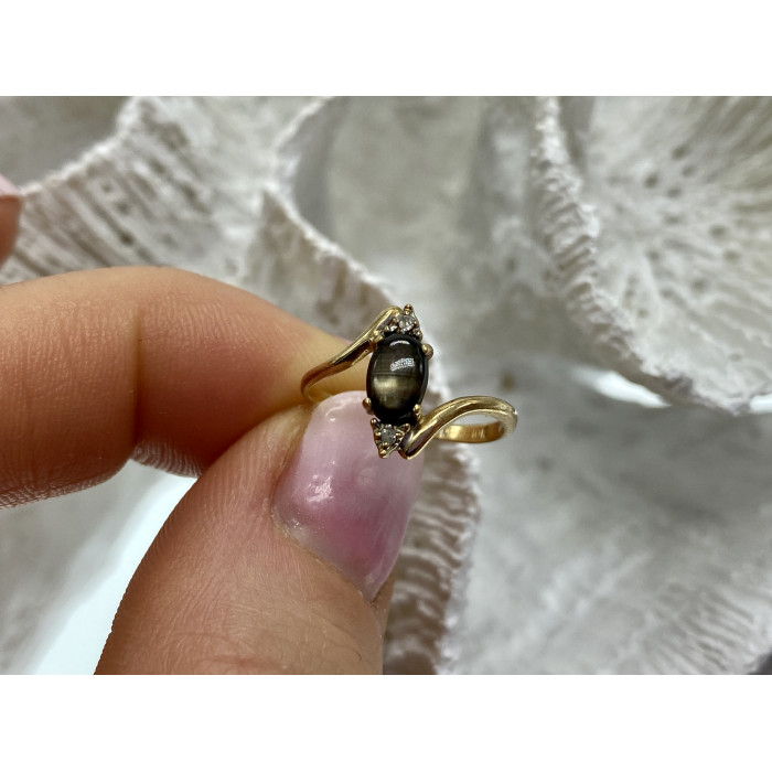 Sky Jewelry Золотое кольцо с звездчатым сапфиром и бриллиантами  Желание