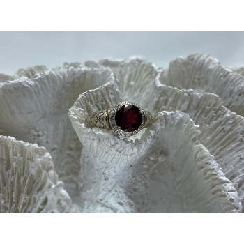 Sky Jewelry Серебряное кольцо с гранатом  Обаяние