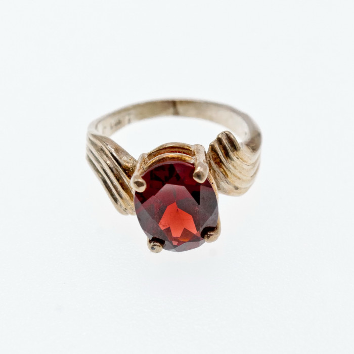 Sky Jewelry Серебряное кольцо с гранатом  Уникальность
