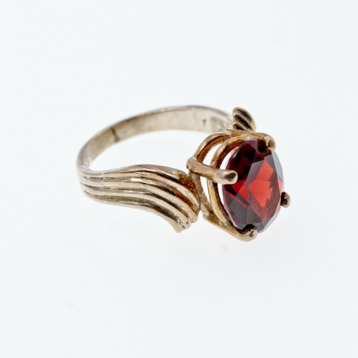 Sky Jewelry Серебряное кольцо с гранатом  Уникальность