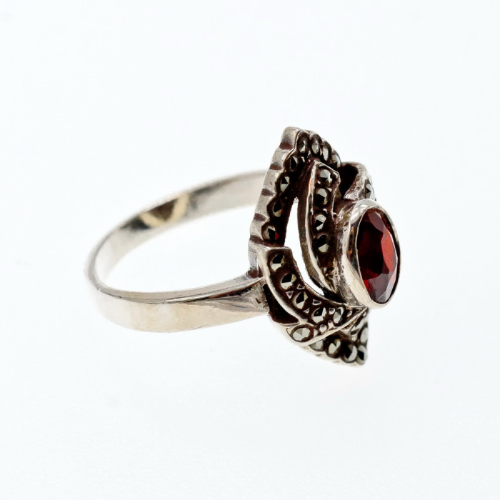 Sky Jewelry Серебряное кольцо с гранатом и марказитом  Грация