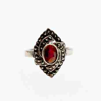 Sky Jewelry Серебряное кольцо с гранатом и марказитом  Грация