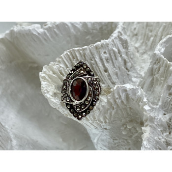 Sky Jewelry Серебряное кольцо с гранатом и марказитом  Грация