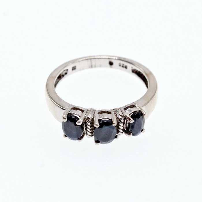 Sky Jewelry Серебряное кольцо с сапфирами  Обаяние