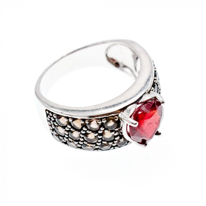 Sky Jewelry Серебряное кольцо с рубином и гессонитом   Сердце