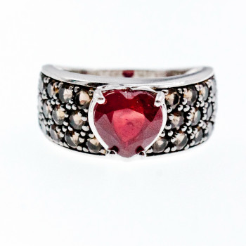 Sky Jewelry Серебряное кольцо с рубином и гессонитом   Сердце
