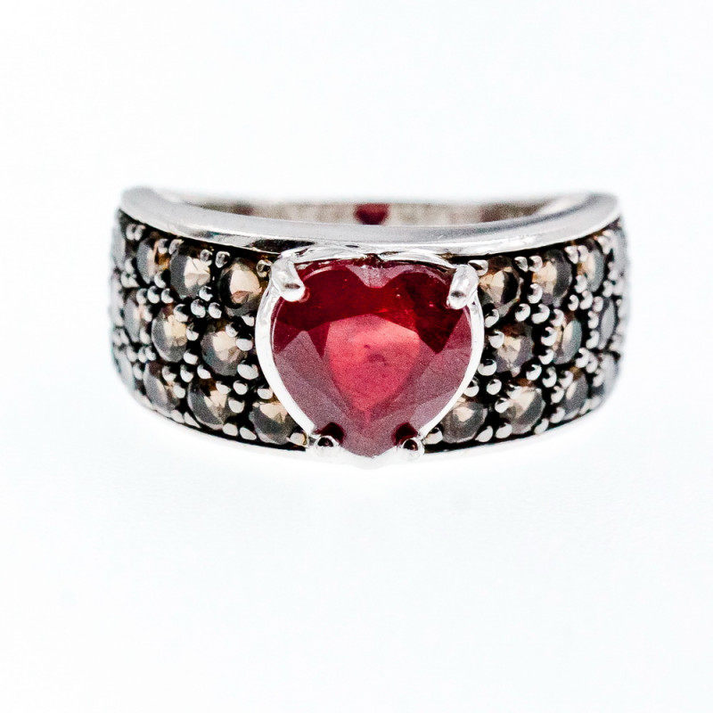 Sky Jewelry Серебряное кольцо с рубином и гессонитом   Сердце