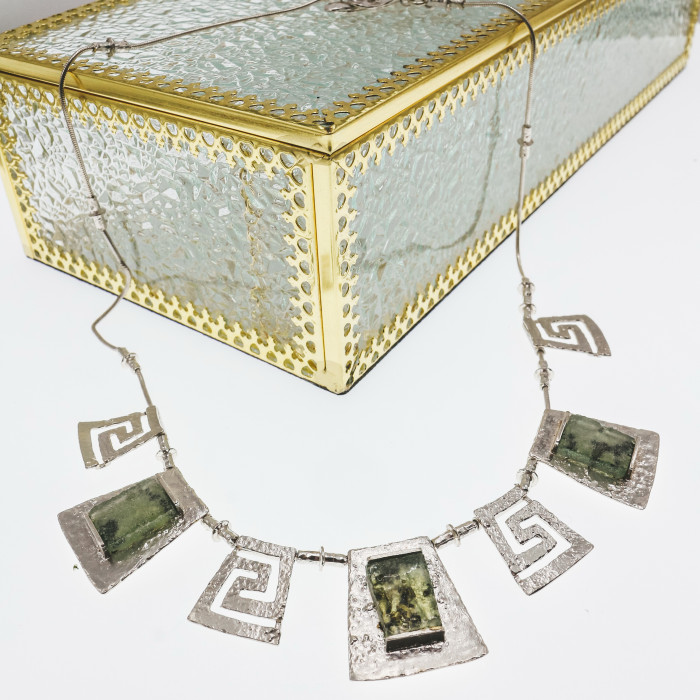 Sky Jewelry Серебряное ожерелье с нефритом  Стиль