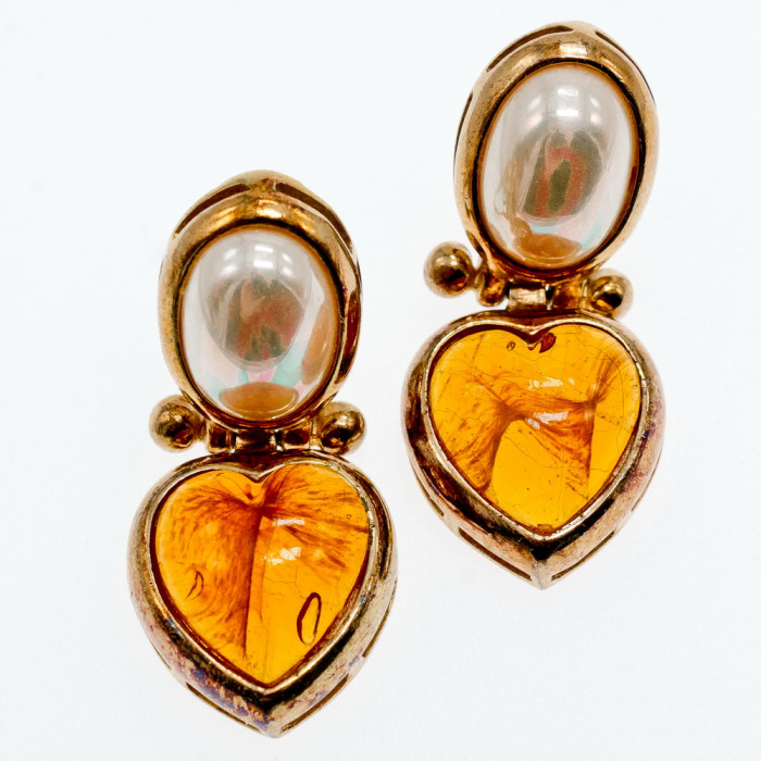 Sky Jewelry Серебряные серьги в позолоте с янтарем и перламутром  Сердце