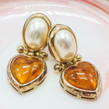Sky Jewelry Серебряные серьги в позолоте с янтарем и перламутром  Сердце