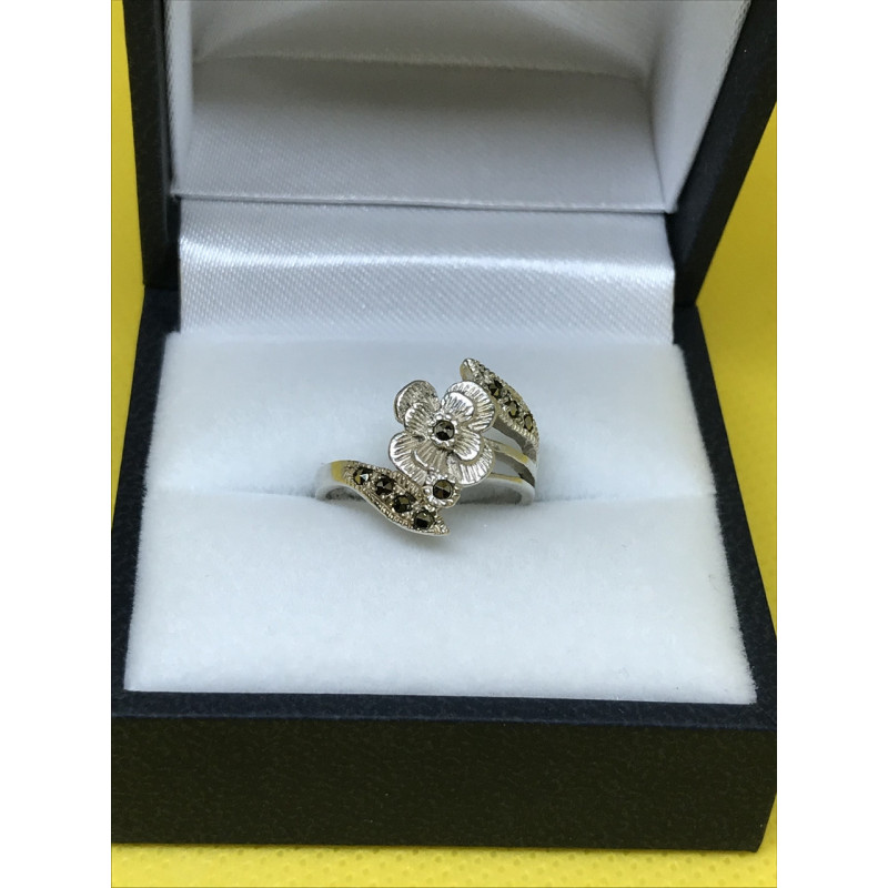 Sky Jewelry Серебряное кольцо 925 проба с камнями черная Шпинель