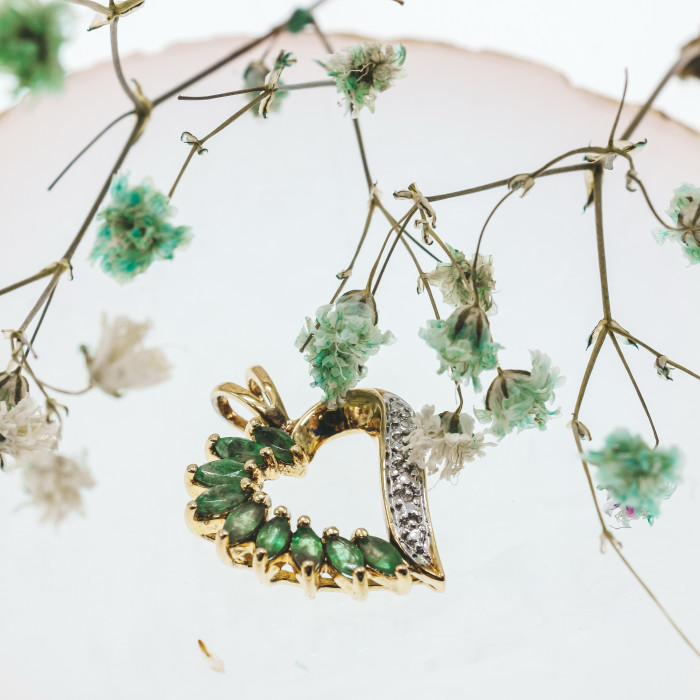 Sky Jewelry Серебряный кулон в позолоте с изумрудами  Сердце