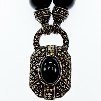 Sky Jewelry Серебряное ожерелье с нефритом и марказитом  Роскошь