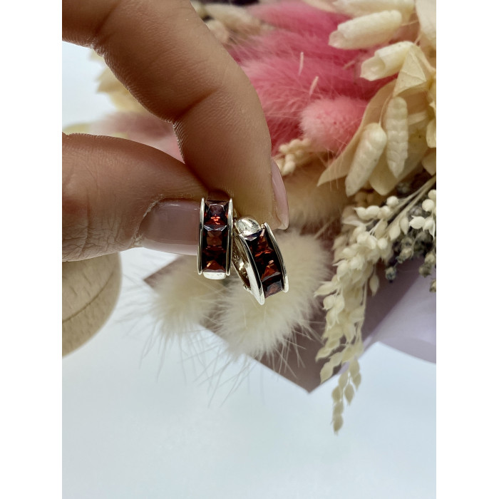 Sky Jewelry Серебряные серьги с гранатом  Наслаждение