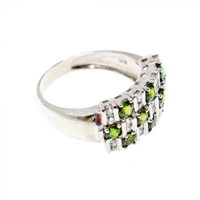 Sky Jewelry Серебряное кольцо с хризолитом и белой шпинелью