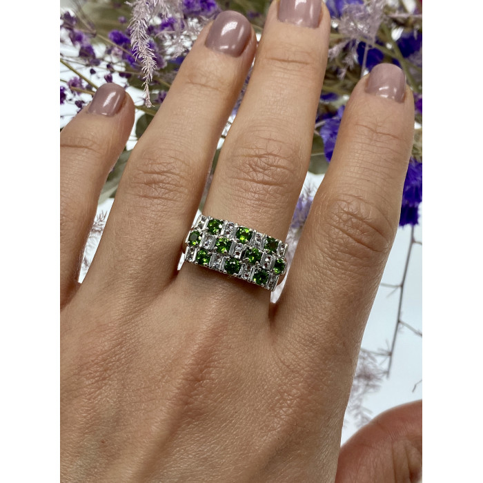 Sky Jewelry Серебряное кольцо с хризолитом и белой шпинелью