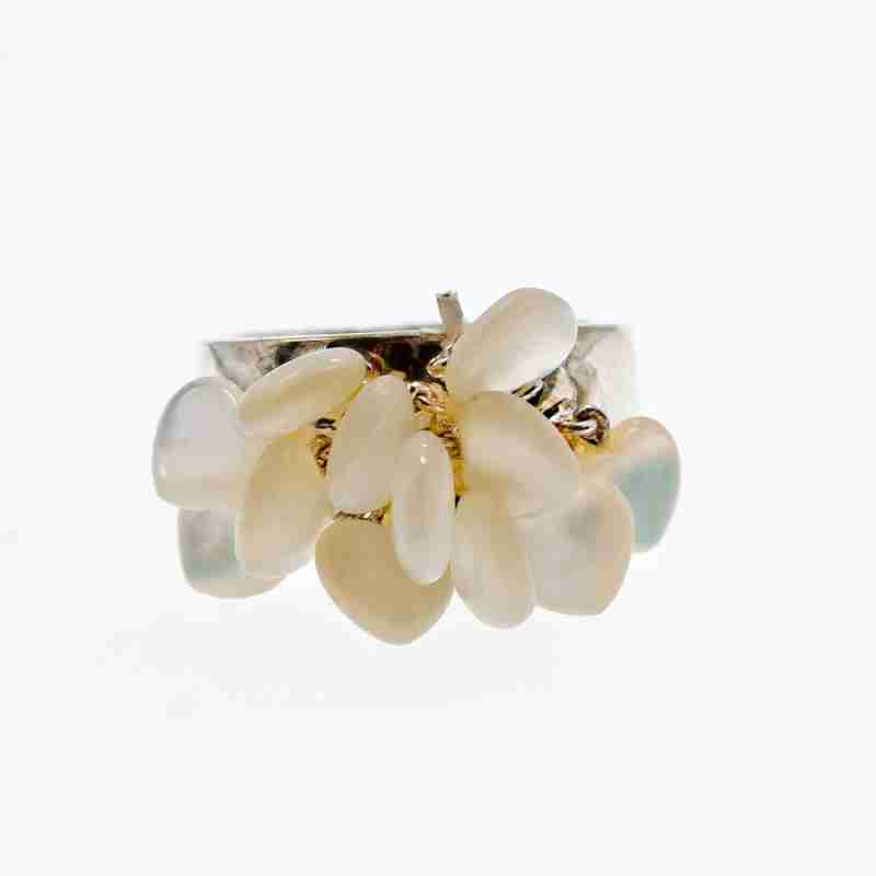 Sky Jewelry Серебряное кольцо с перламутром  Сердца