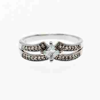 Sky Jewelry Серебряное кольцо с аквамарином и фианитами  Нежность