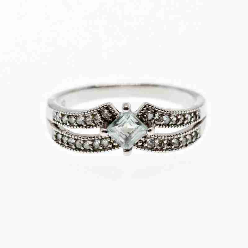 Sky Jewelry Серебряное кольцо с аквамарином и фианитами  Нежность